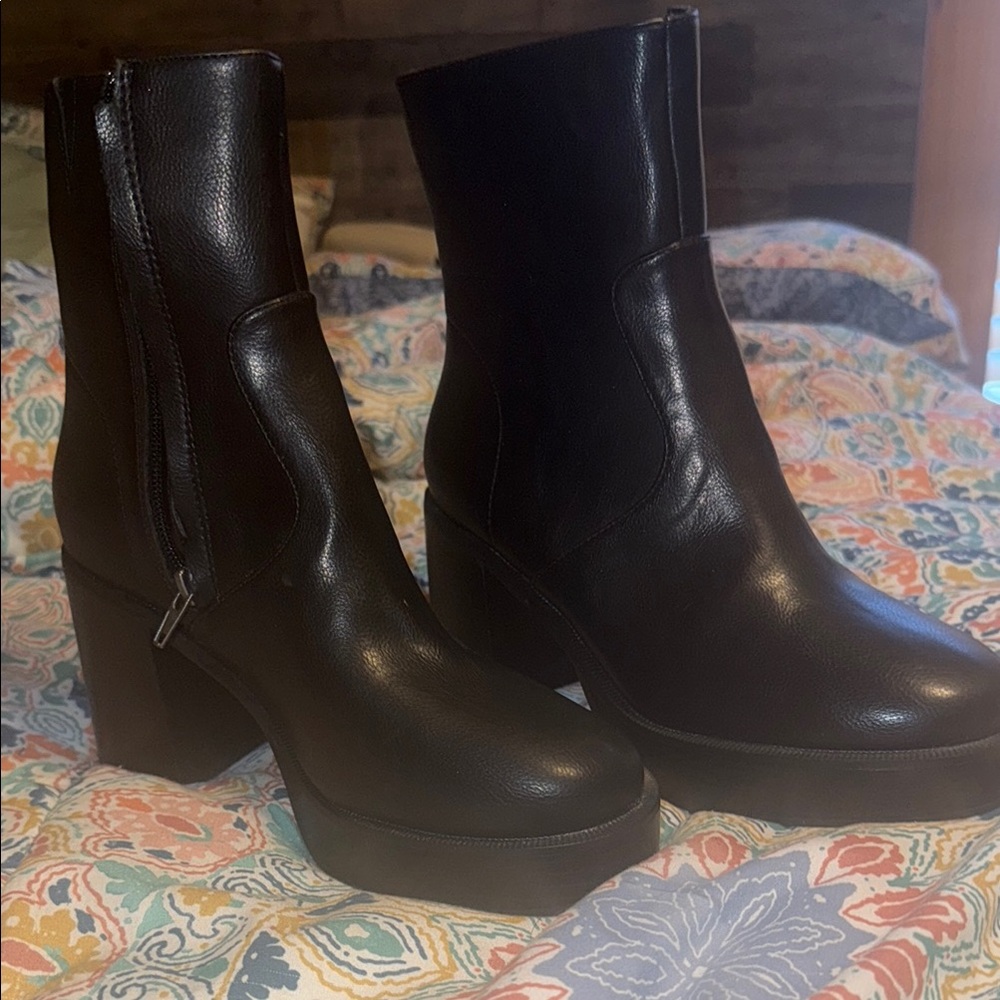 Black Heeled Leather Boots with Rounded Toe